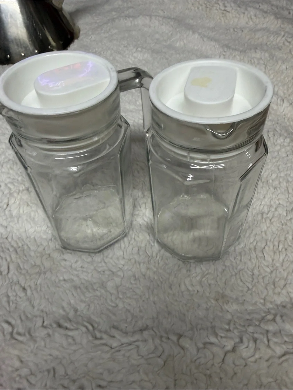 Set of 2 Clear Glass water pitchers spout 3 cups capacity with White Lids